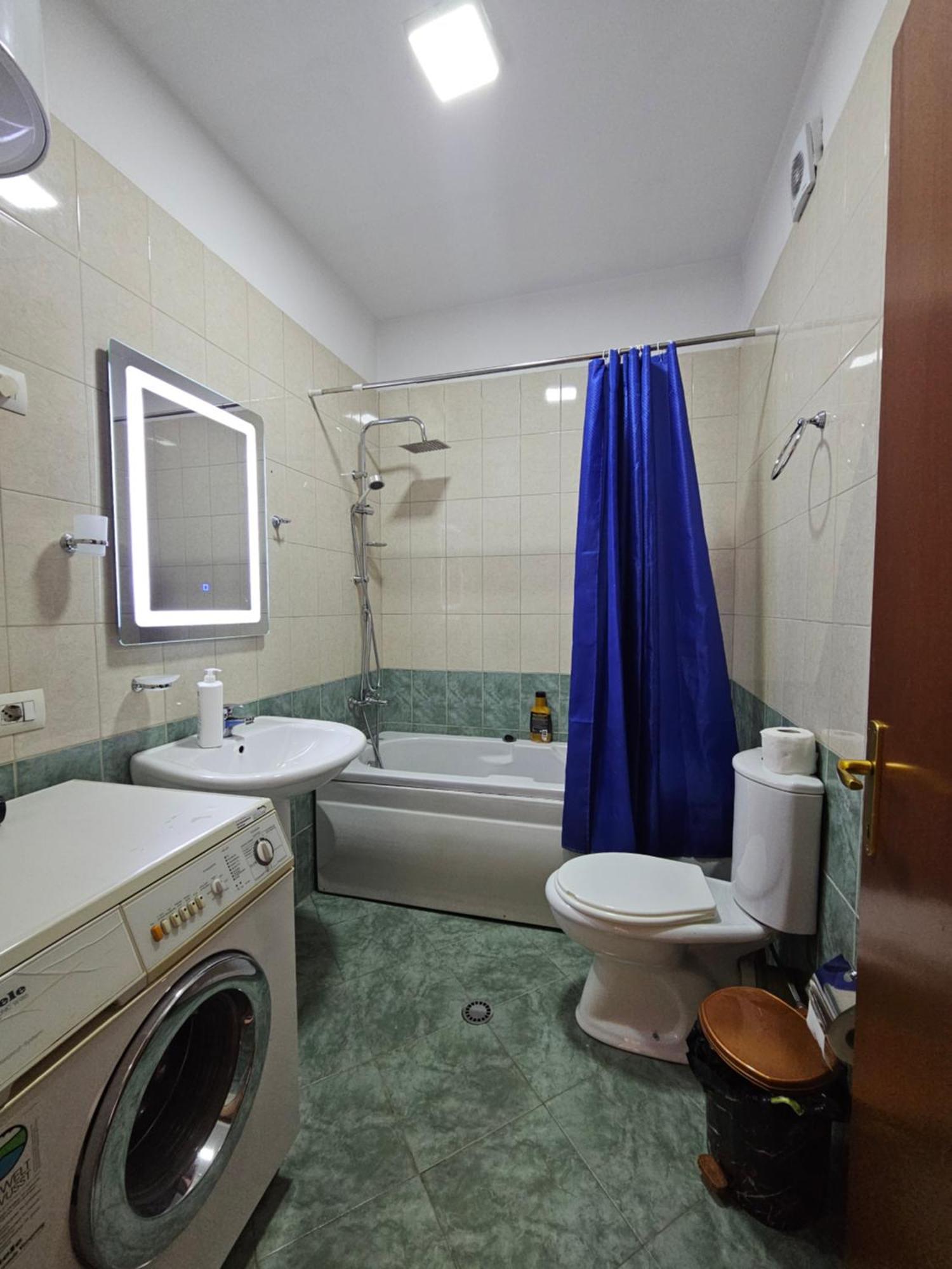 Aura Skanderbeg Square Apartment