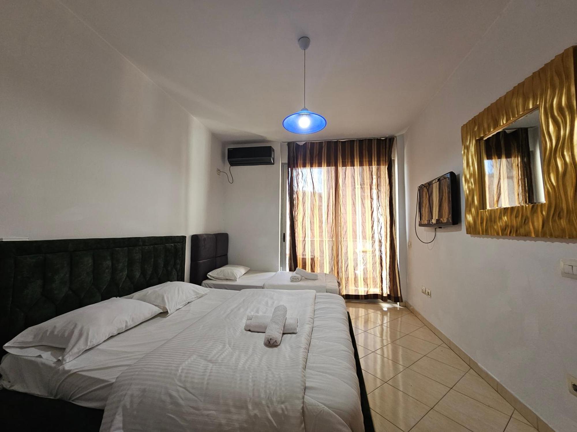 Aura Skanderbeg Square Apartment *