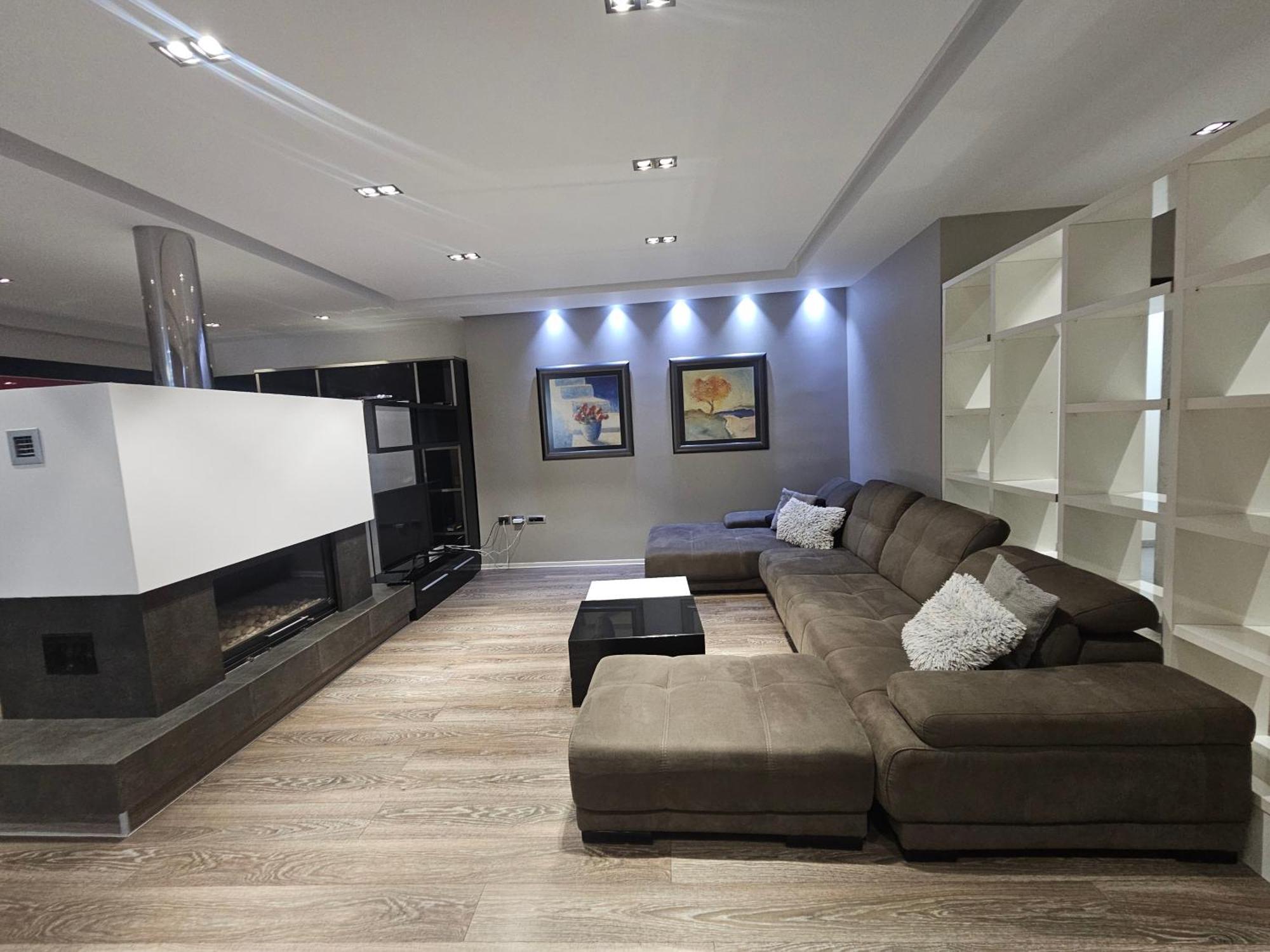 Apartment Aura Skanderbeg Square