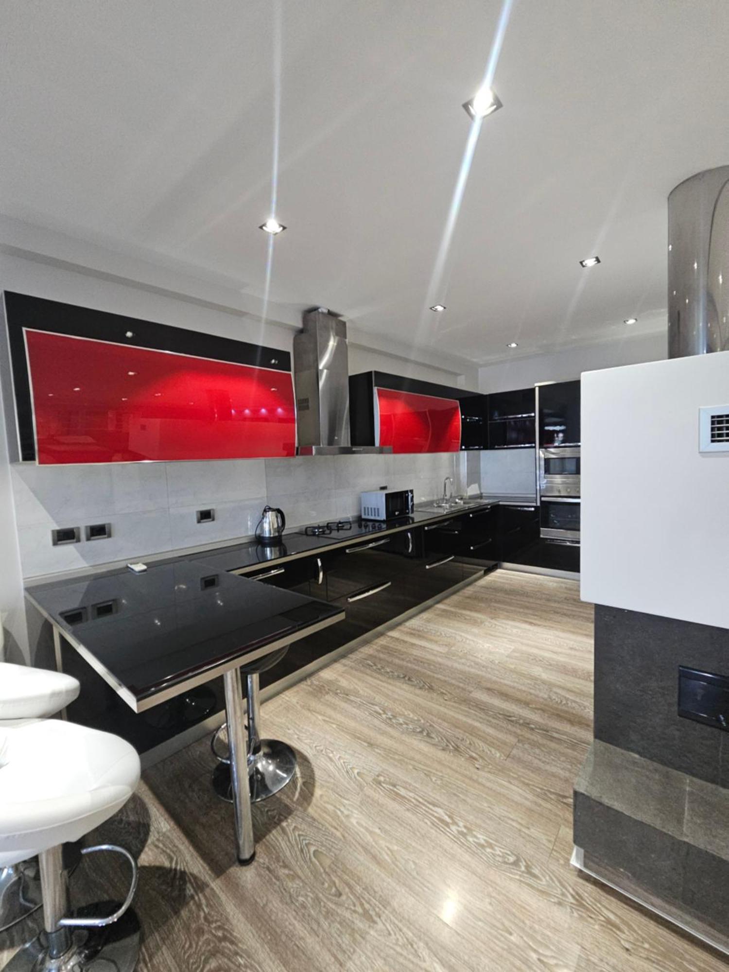 Aura Skanderbeg Square Apartment